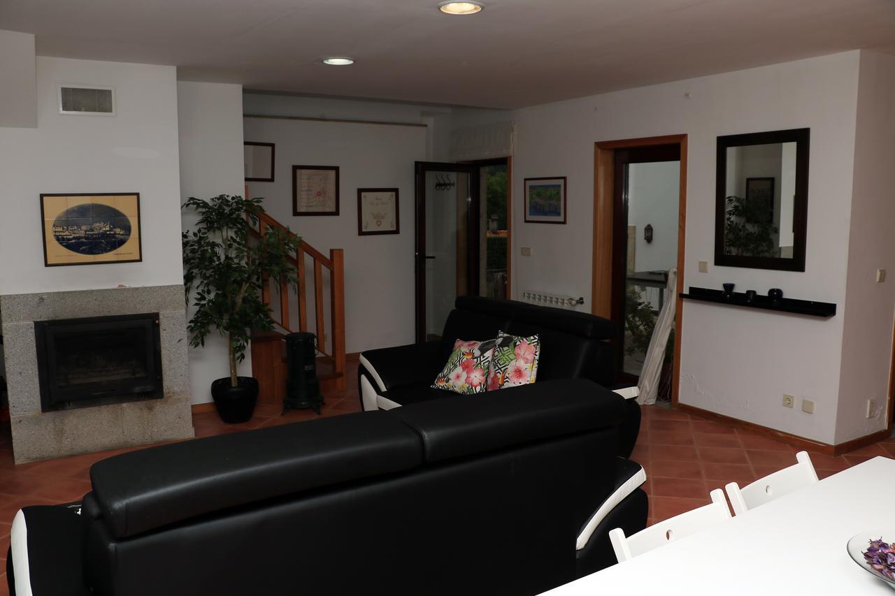 לינה וארוחת בוקר פארדס דה קורה Casa Paz Do Outeiro מראה חיצוני תמונה